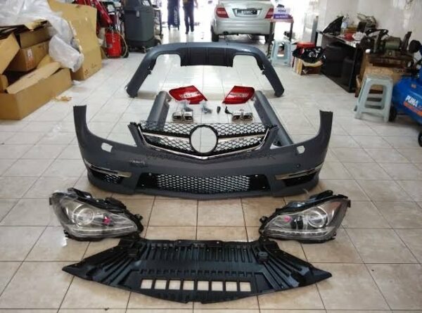 Mercedes Benz W204 Facelift C63 Full Conversion Body Kit C Class sedan 07-14 - Image 11